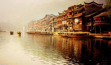 張家界國家森林公園、袁家界、天子山、大峽谷、玻璃橋、鳳凰古城兩晚三日游